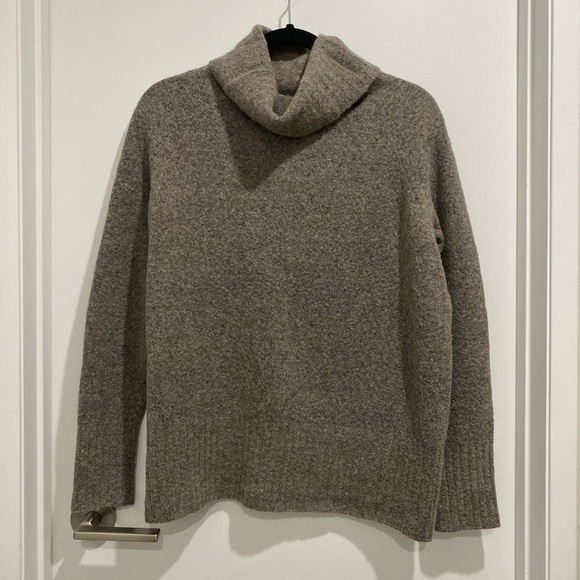 ✨Sold✨ Aritzia Community Plutarch Sweater - Picture 10 of 12
